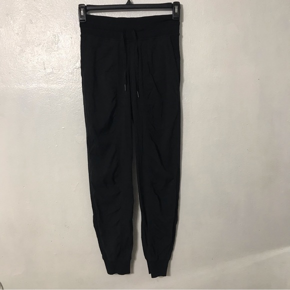 Lululemon joggers size 4 - Picture 1 of 7
